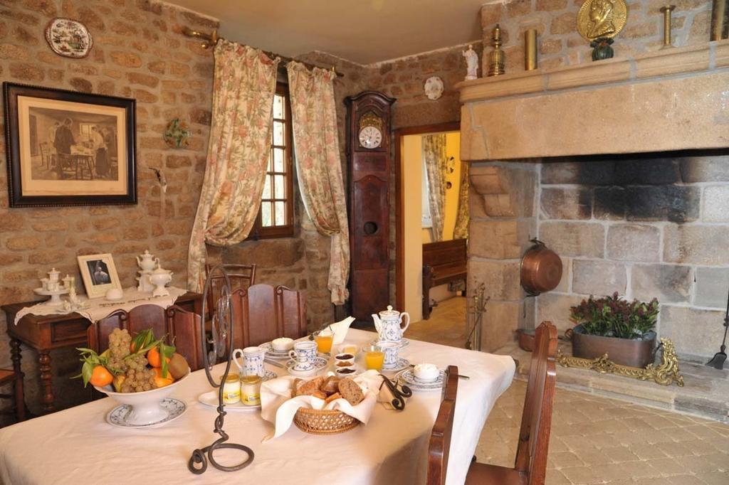 Bed and Breakfast La Forge De La Coudraie Pleugueneuc Exterior foto